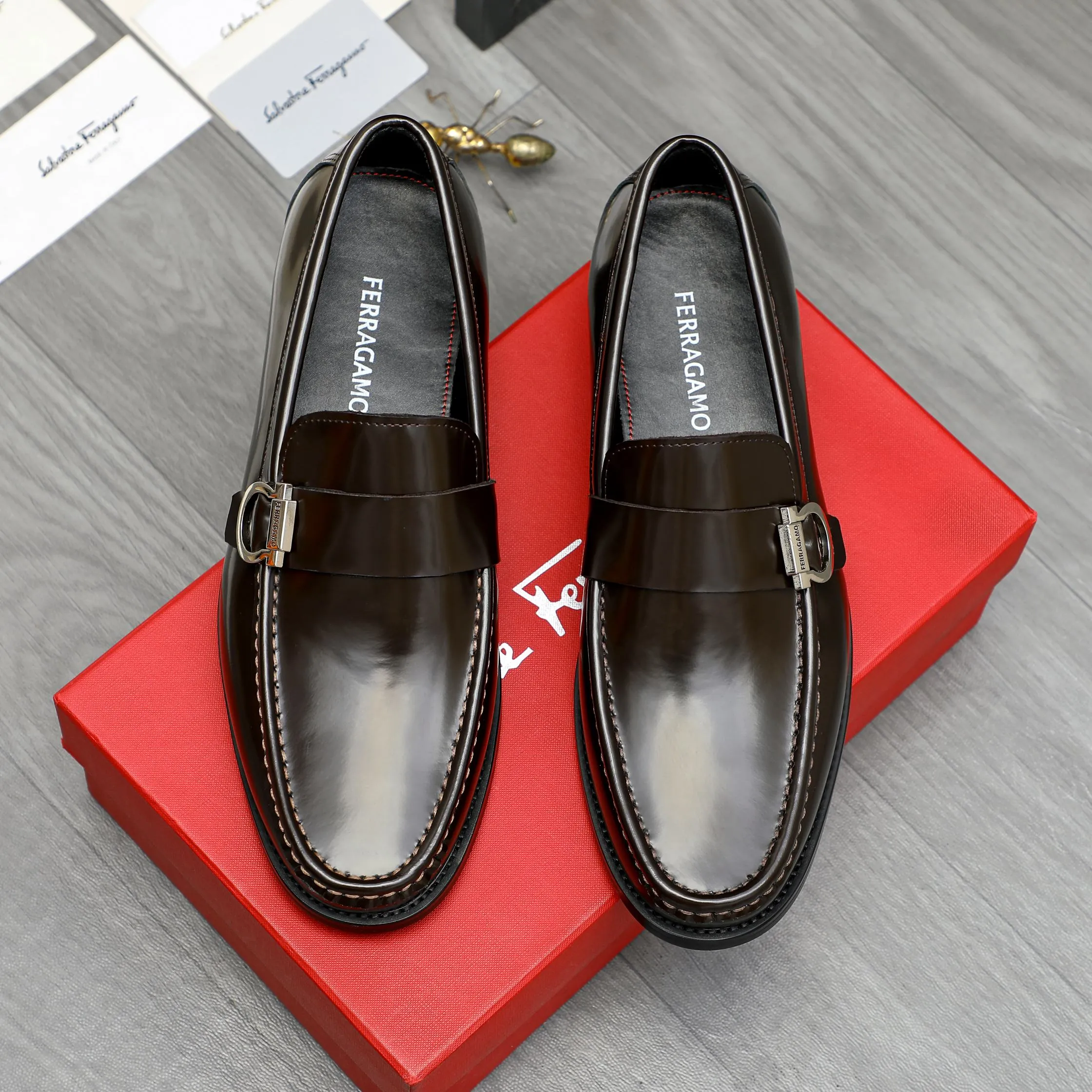 Men's shoes 💰442 Product trademark: Ferragamo "Ferragamo" business formal leather shoes Regular size: 38-46 (45.46 custom-made and non-returnable) Product materials: Selected pearlescent cowhide upper, cowhide lining, original rubber outsole